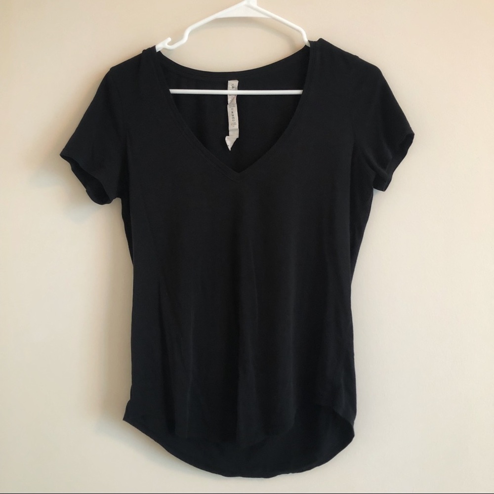 Lululemon black workout tee size 4